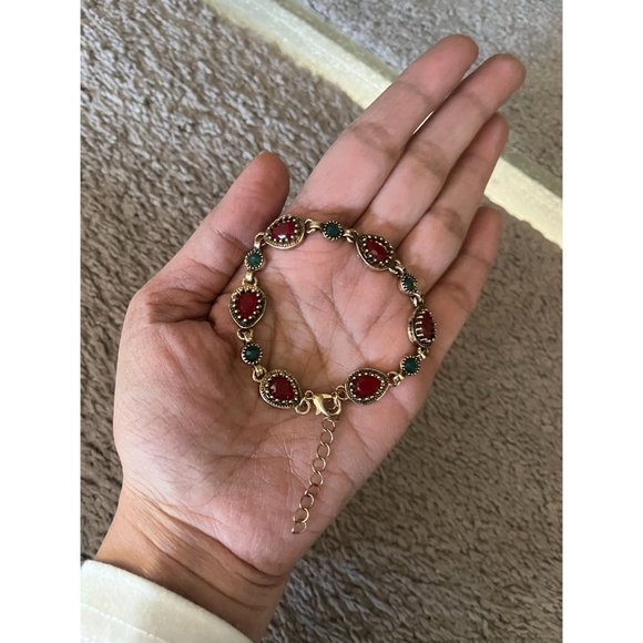 Golden bracelet, Vintage style lightweight , statement red dainty minimalist - Picture 5 of 10